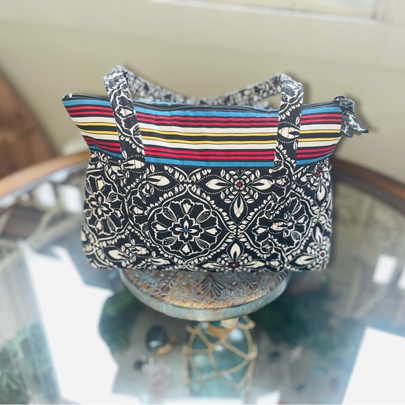 🌹🌻Vera Bradley🌻🌹- Retired Pattern-Barcelona- Small Purse/Bag - Picture 7 of 14